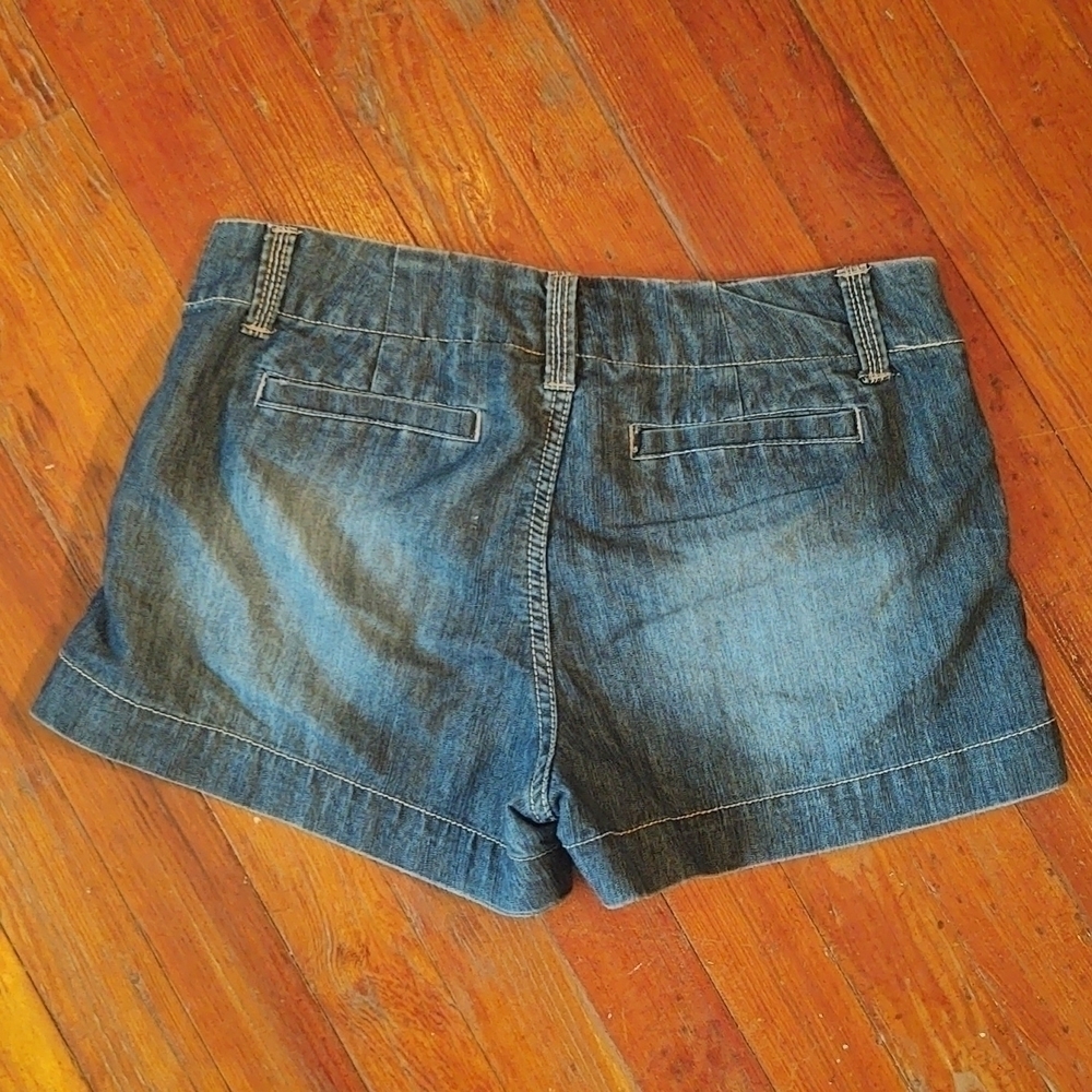 So Dark Wash Mid-Rise Jean Denim Shorts Sz 11 - Picture 4 of 7